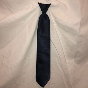 Navy clip on tie